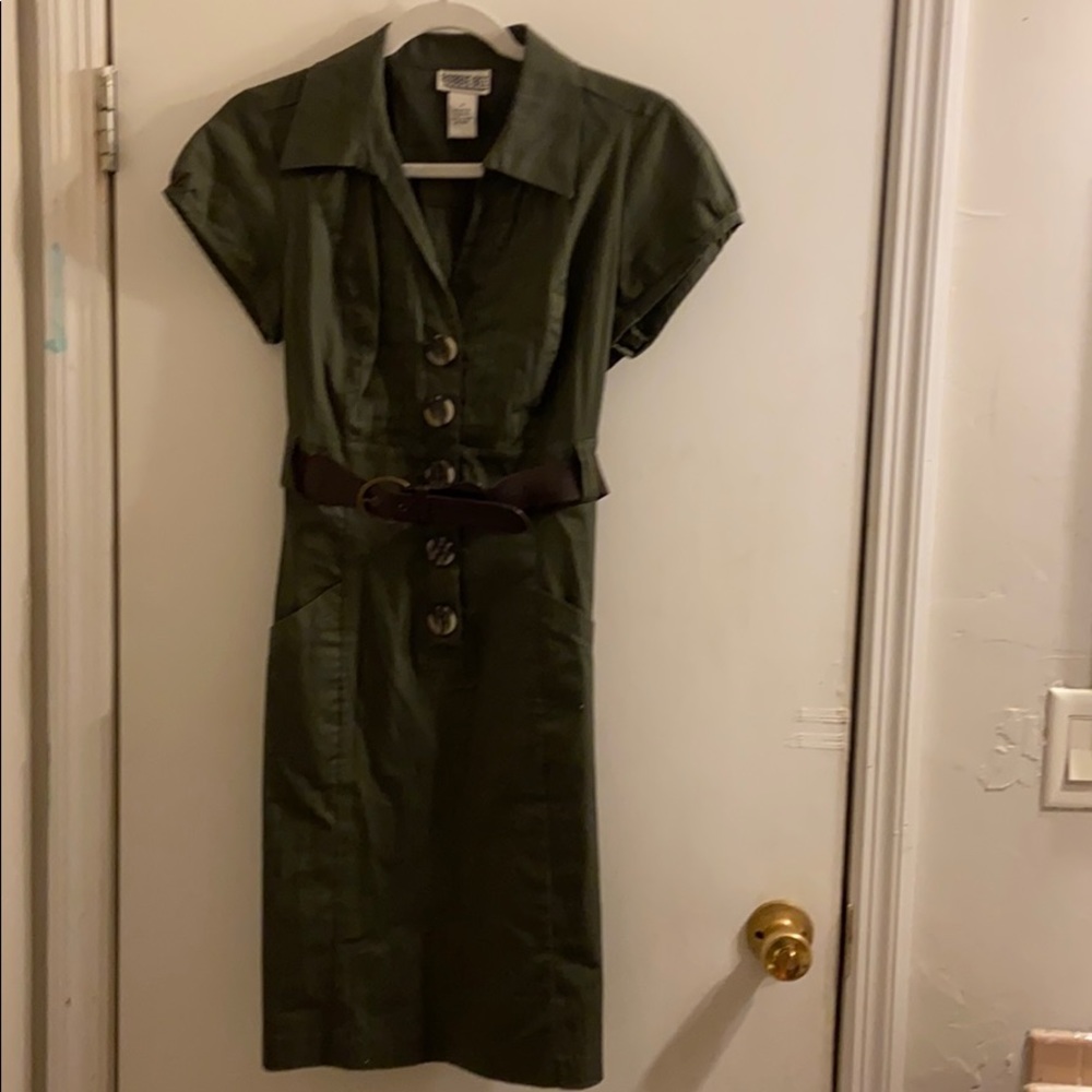Cute dress.